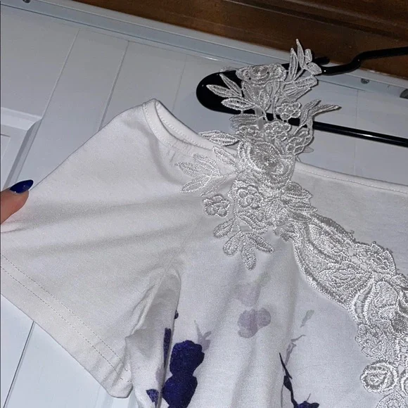 White and Purple lace embroidered Cold-Shoulder Blouse - Picture 2 of 7